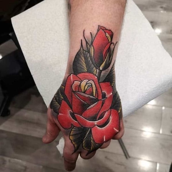 Bela ideia de Rosa tatuada