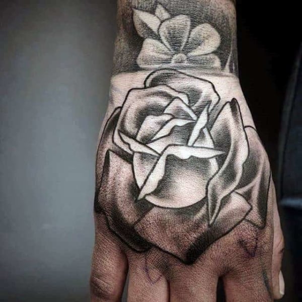 como tatuar uma rosa