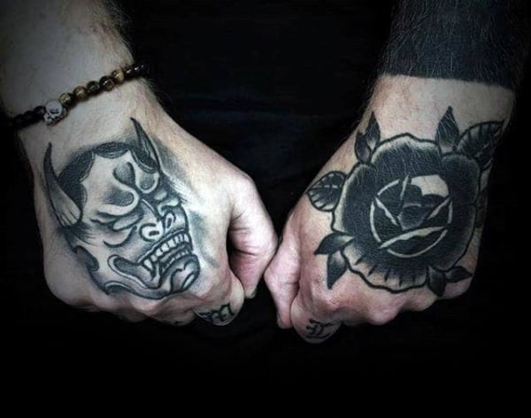tatuagem combinada de rosa