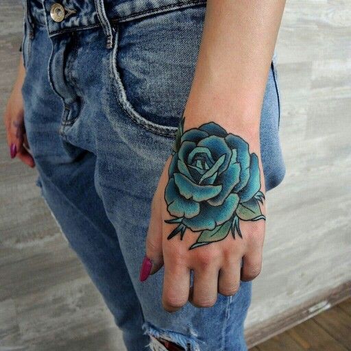 tatuagem de rosa azul