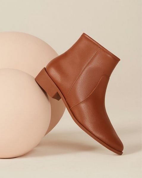 gloss slim check 12 Marcas de Sapatos Incríveis para Conhecer!【2022】