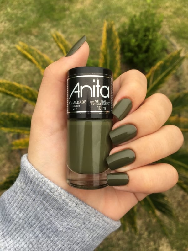 27 cor de esmalte verde militar Anita