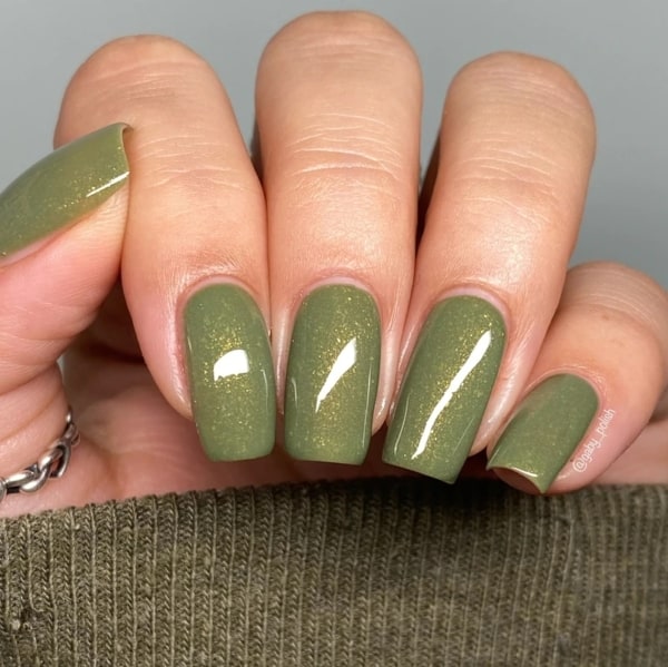 3 esmalte verde militar com glitter