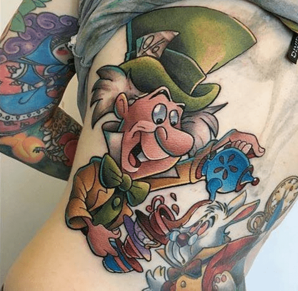 Linda tattoo colorida do Mad Hatter