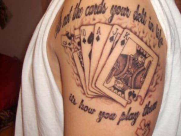 tattoo de cartas com frase