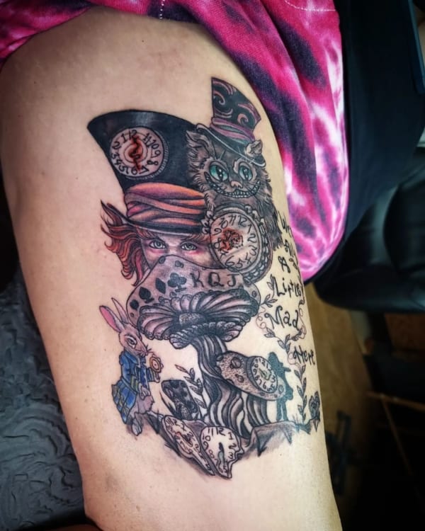 tatuagem de Chapeleiro Maluco com detalhes