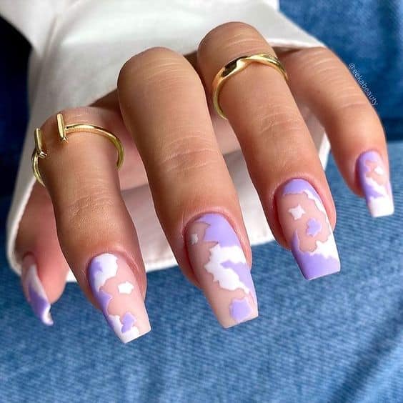 16 nail art com esmalte lilas e branco