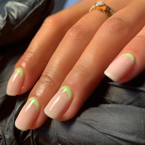 17 nail art com francesinha invertida verde