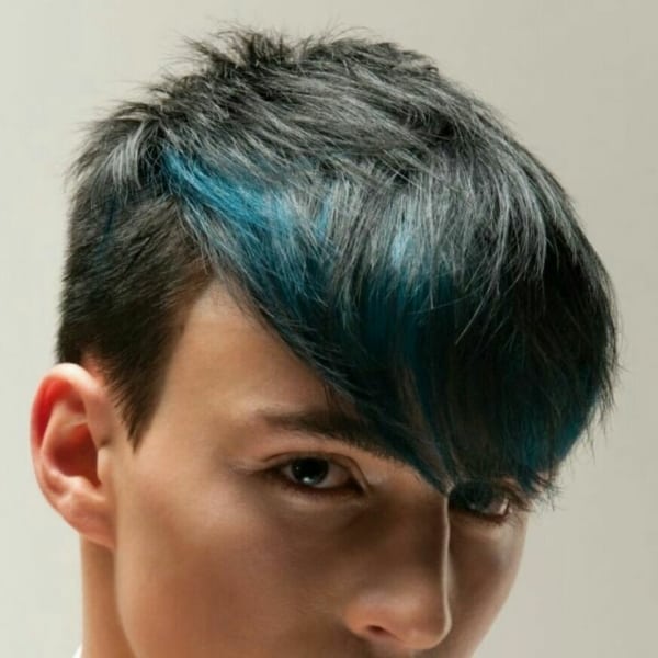 Mecha azul no cabelo