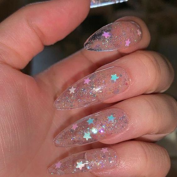 18 nail art com unhas transparentes e estrelas