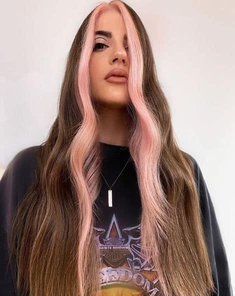 24 cabelo longo com mecha rosa claro frontal
