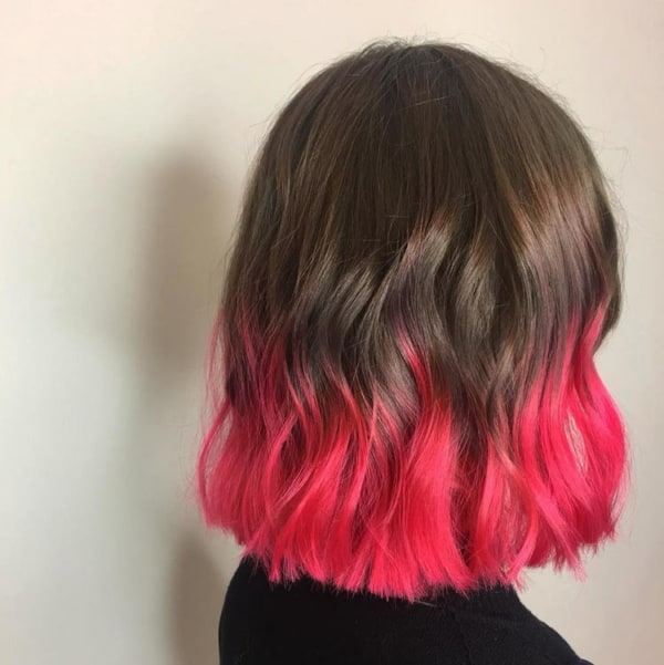 cabelo bicolor com ponta rosa