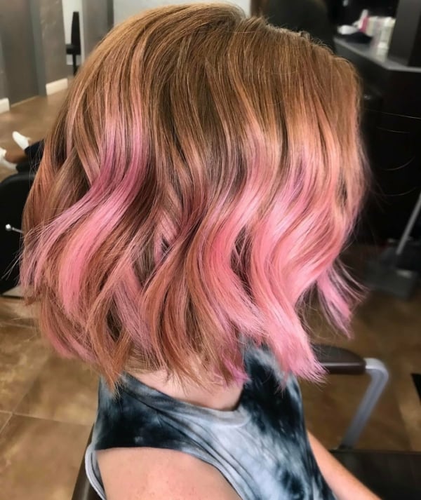cabelo com mechas rosas 9