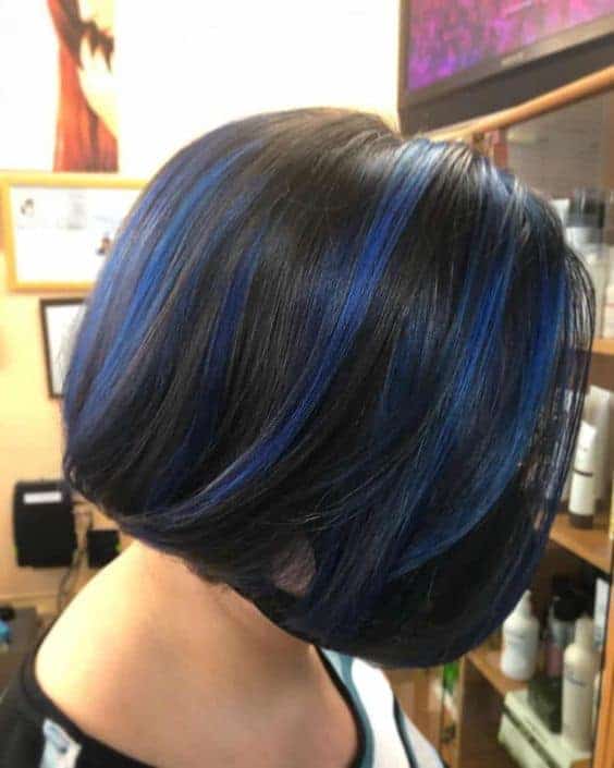 18 cabelo liso com mechas azul escuro