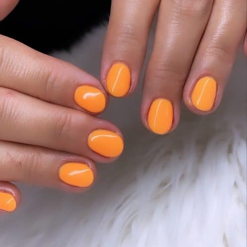 6 unhas curtas com esmalte laranja Beauty Relax Booking