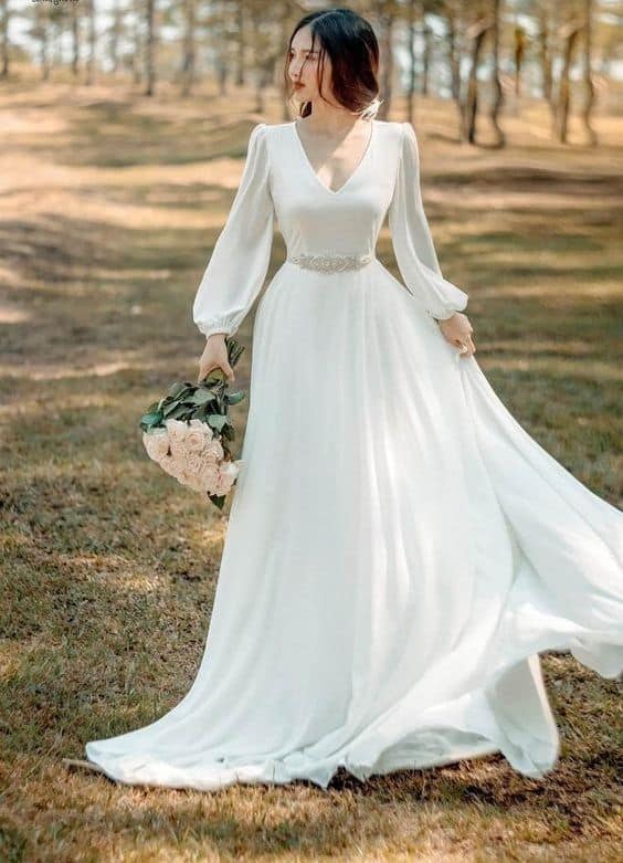 Vestido de noiva rodado longo e simples