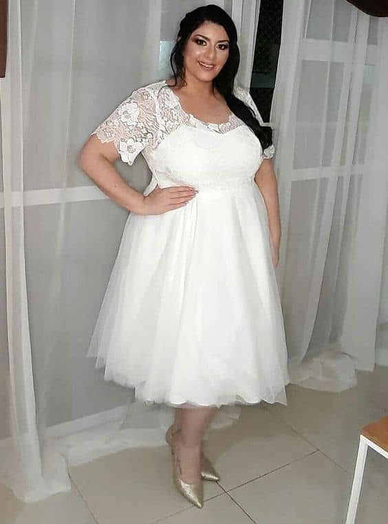Vestido de noiva rodado plus size para casamento no verao