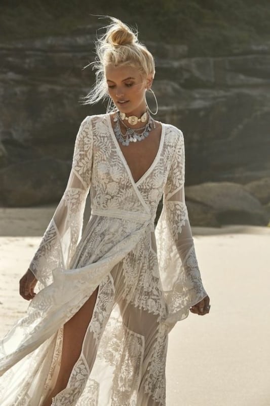 Vestido de noiva transparente com manga longa para casamento na praia