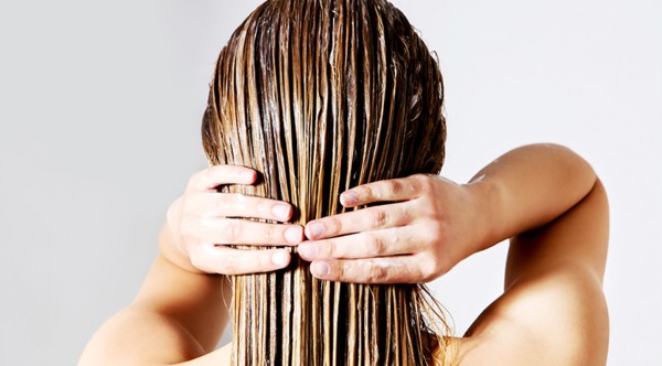 12 como cuidar dos cabelos e evitar o frizz Get The Gloss