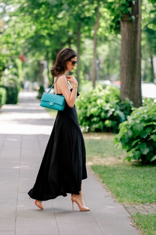 18 look com vestido preto e bolsa azul turquesa Pinterest