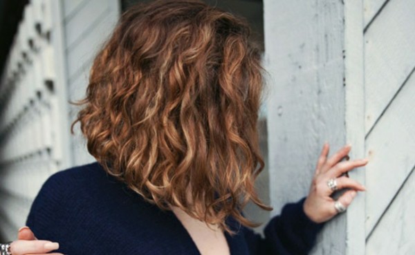 24 corte long bob assimetrico para cabelo ondulado Naturally Curly