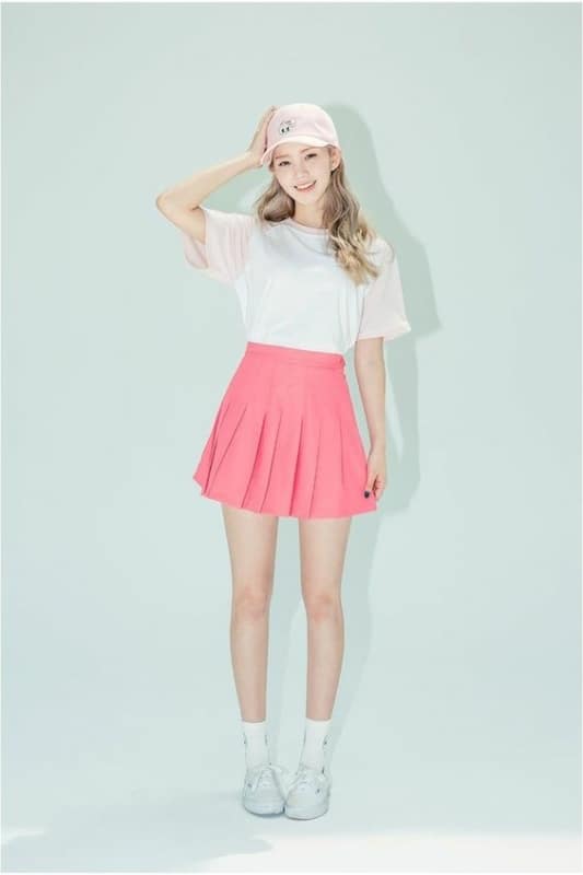 13 look com saia coreana rosa e tenis Pinterest