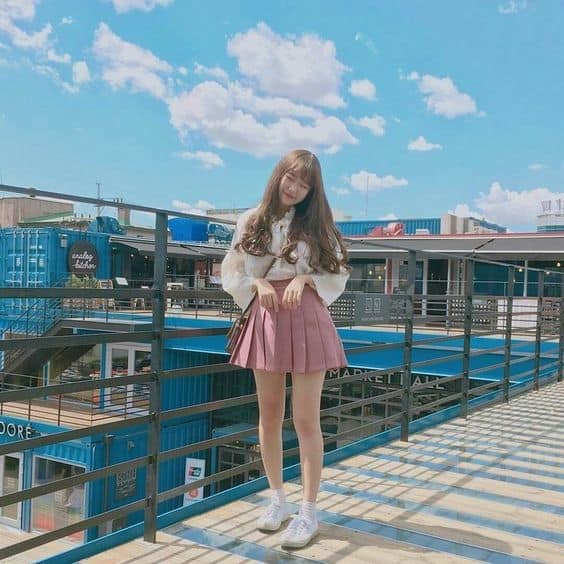 16 look com saia coreana rosa e camisa branca Pinterest
