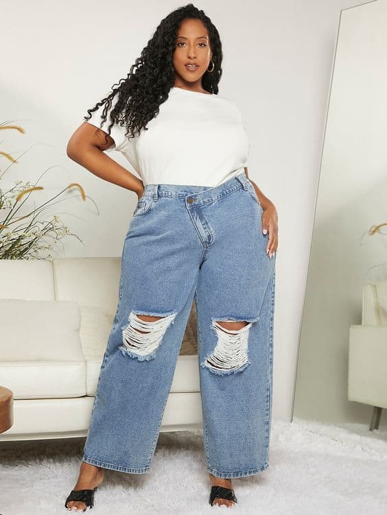 Look moderno com pantalona plus size jeans Fonte Shein