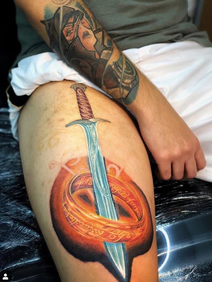 Tatuagem O Senhor dos Aneis na perna