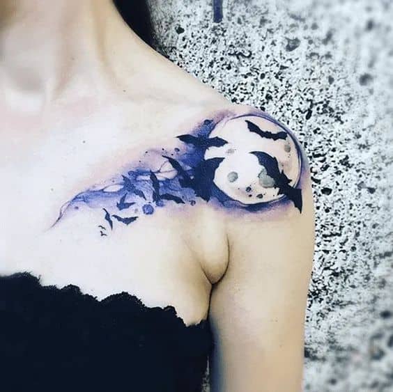 tatuagem de morcego com lua