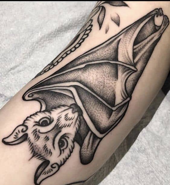 tatuagem de morcego grande