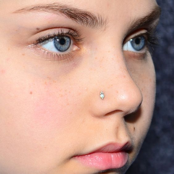 14 piercing nostril com pedrinha Pinterest