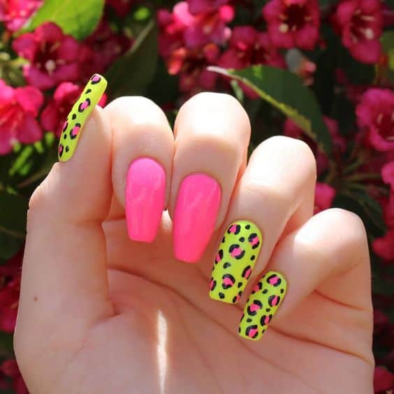 19 unhas neon com nail art de oncinha Pinterest