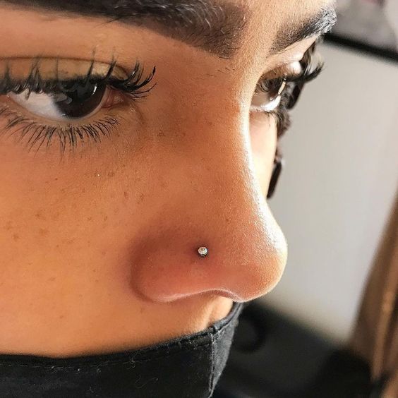 21 piercing de pedrinha no nariz Pinterest