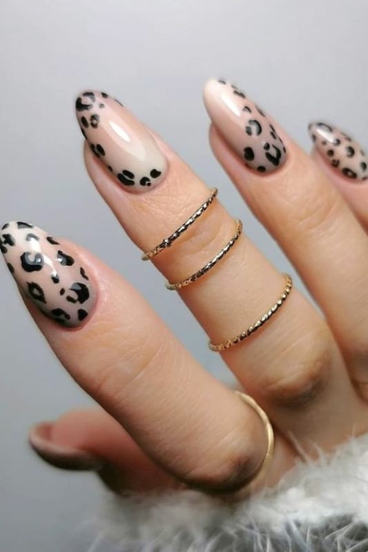 31 unhas nude decoradas com nail art de oncinha Pinterest