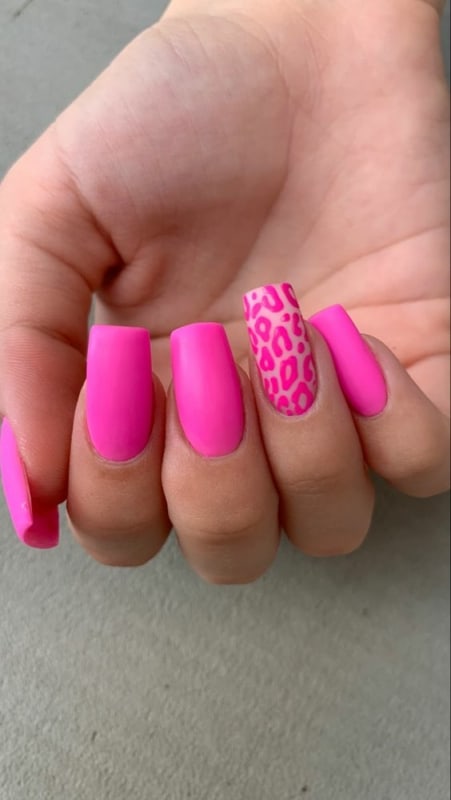 37 unhas longas e rosa com nail art animal print Pinterest