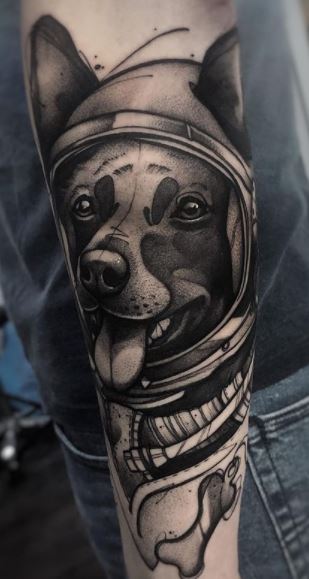 tatuagem Blackwork cachorro perna