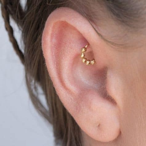 Rook Piercing simples e pequeno