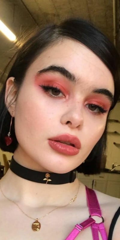 41 maquiagem e girl com olhos em vermelho Pinterest