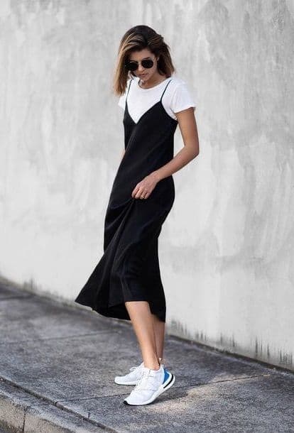 12 vestido midi preto com camiseta branca Pinterest
