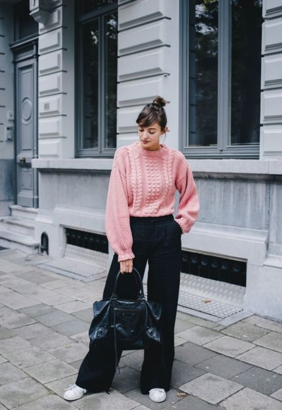 15 look com calca preta e blusa de trico rosa Pinterest