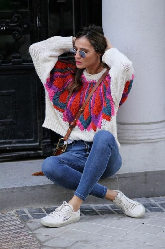 47 look com jeans e blusa colorida de trico Pinterest