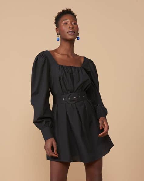 lindo modelo de vestido preto curto