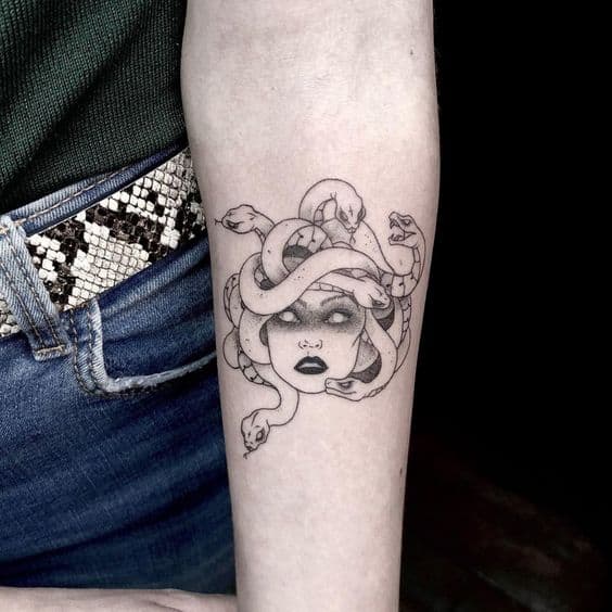 10 tatuagem feminina no braco Pajaris