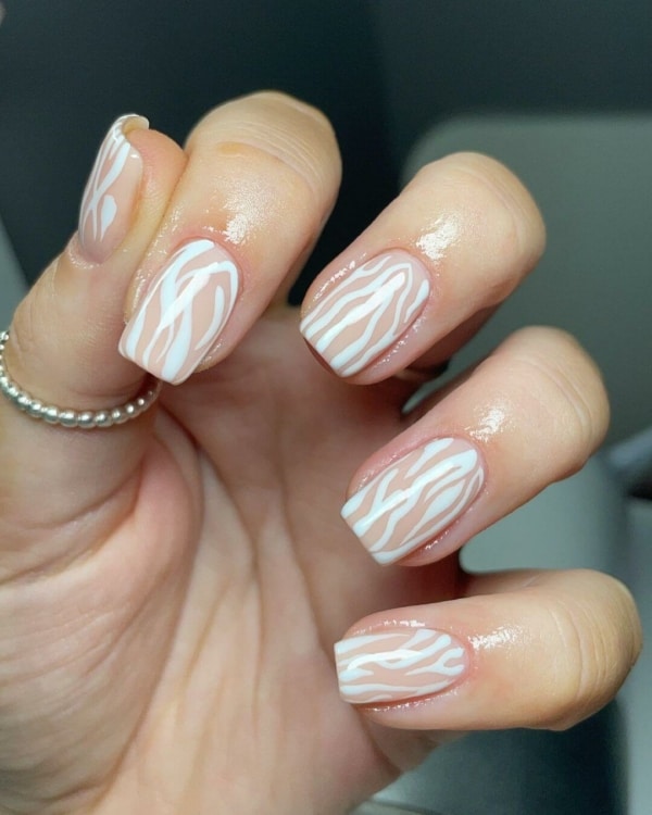 10 unha nude com nail art de zebra Pinterest