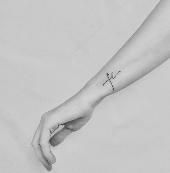 11 tatuagem fe no braco Pinterest