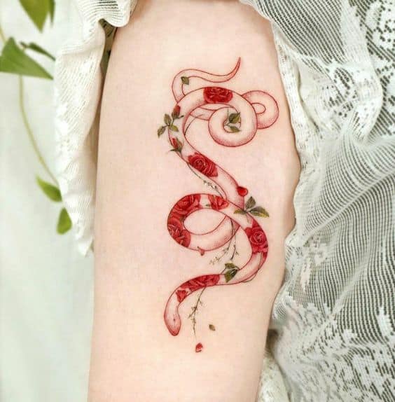 13 tatuagem delicada de cobra no braco Pinterest
