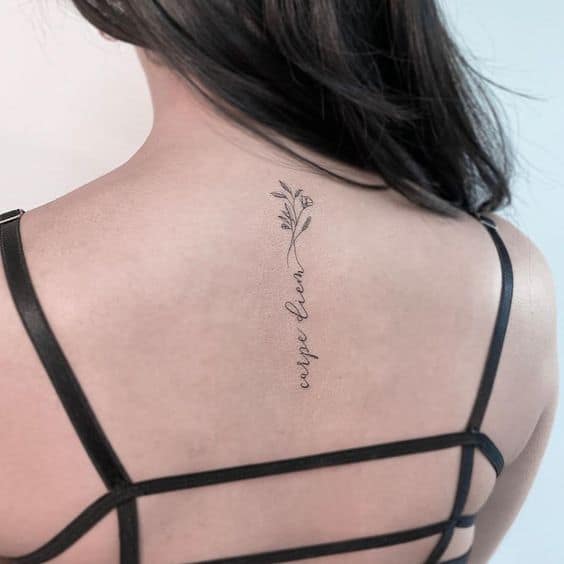 13 tatuagem tatuagem carpe diem nas costas Pinterest