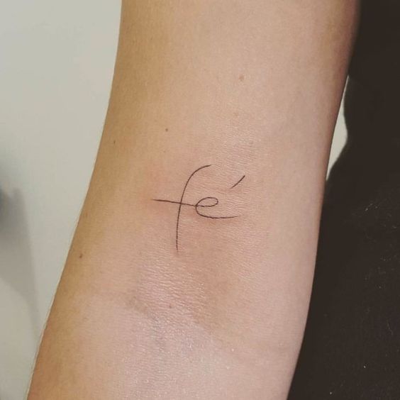 15 tatuagem fe com letra delicada Pinterest