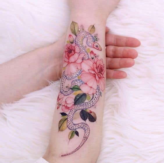 16 tatuagem delicada e grande de cobra no braco Pinterest